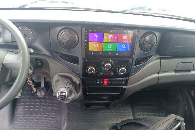 Used Iveco Eurocargo 2021 2.0T Manual Super-Rui Short Wheelbase High-Roof Side-Sliding Door F1A Audio And AC Panel