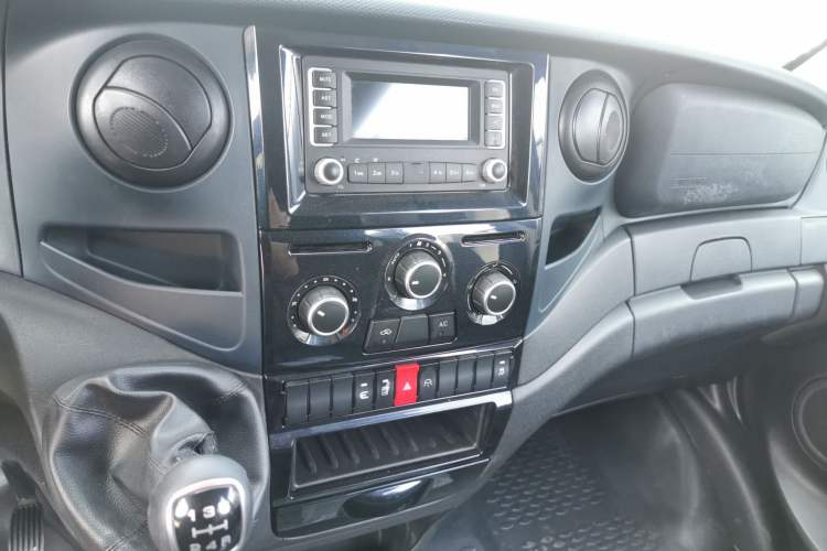 Used Iveco Eurocargo 2021 2.0T Manual Super Rui Long Wheelbase Short Overhang High Roof Side-Sliding Door F1A Audio And AC Panel