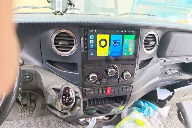 Used Iveco Eurocargo 2021 3.0T Automatic Super-Rui Short Wheelbase Low-Roof Manual-Door F1C Audio And AC Panel