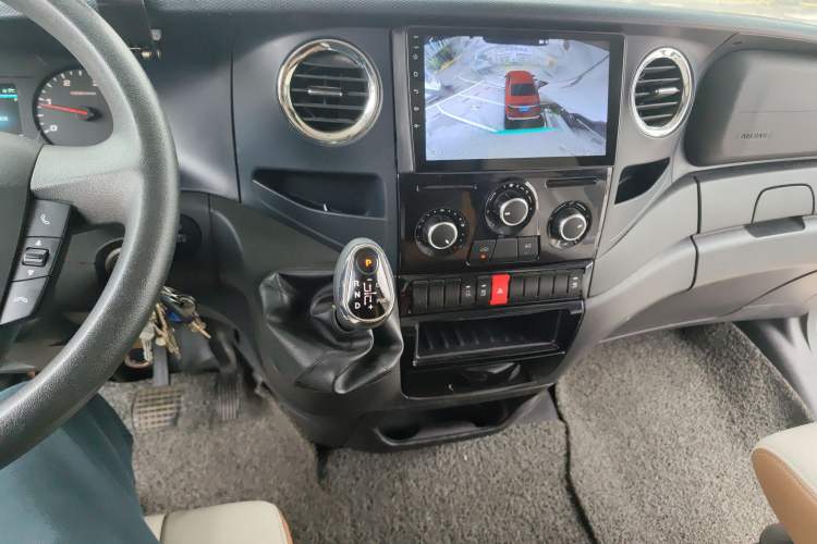 Used Iveco Eurocargo 2021 3.0T Automatic M1 Dedicated Platform Long Wheelbase High Roof Side-Sliding Doors F1C Audio And AC Panel