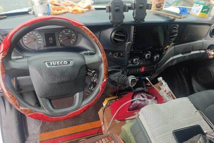 Used Iveco Eurocargo 2021 2.0T Manual Super Rui Long Wheelbase Short Overhang High Roof Side-Sliding Door F1A Center Console