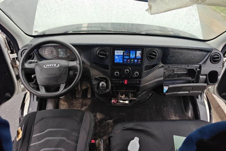 Used Iveco Eurocargo  Center Console