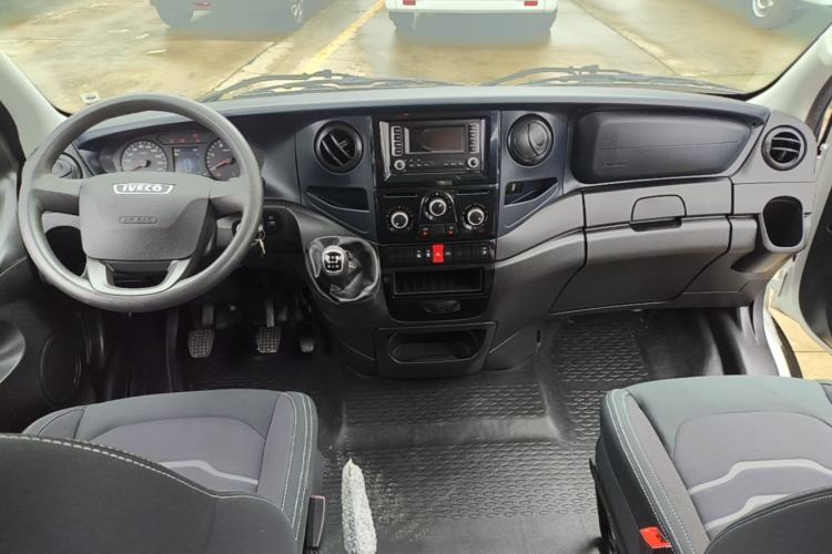 Used Iveco Eurocargo 2021 2.0T Manual Super-Rui Long Wheelbase Short Overhang High Roof Manual Doors F1A Center Console