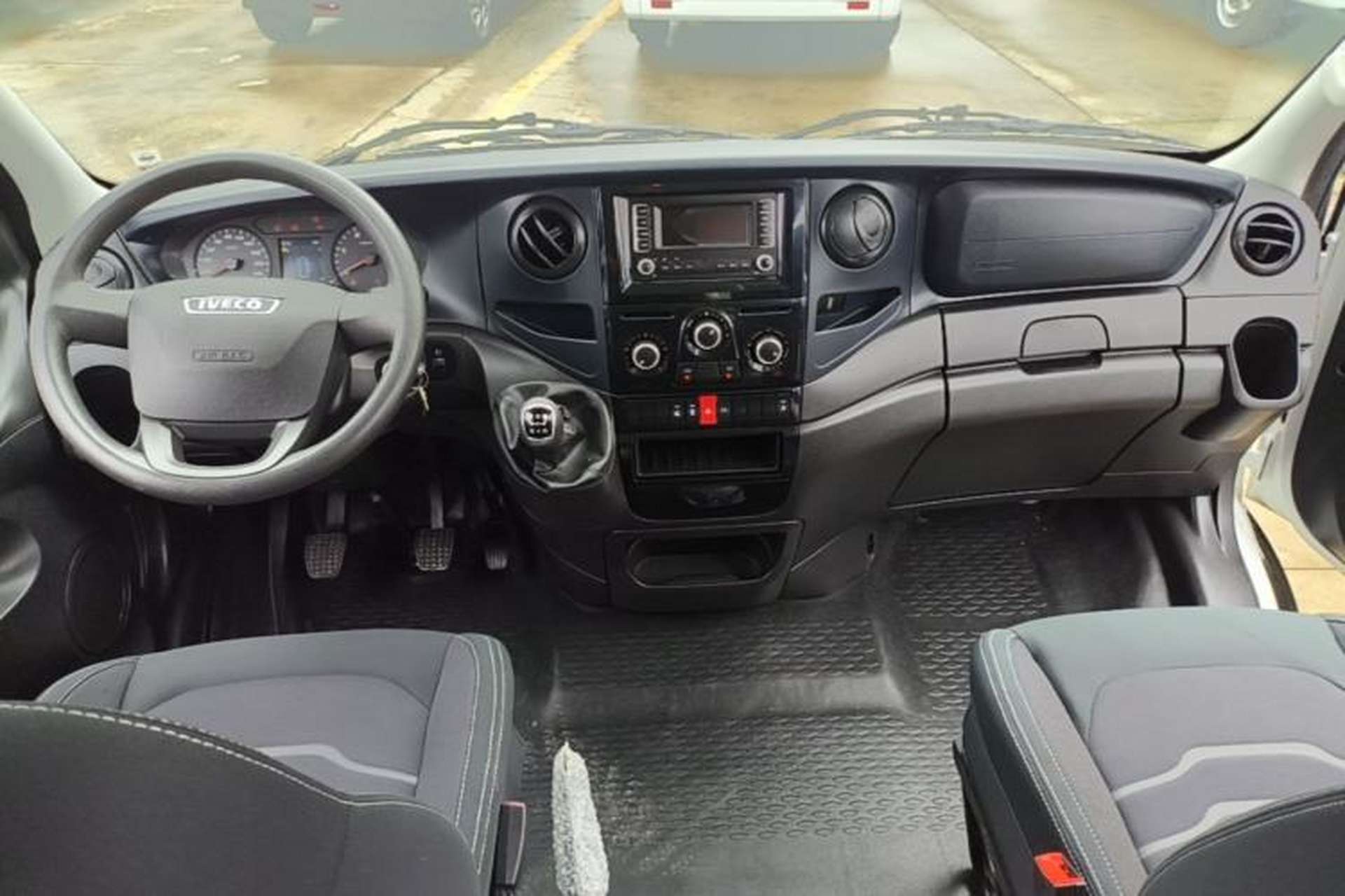 Used Iveco Eurocargo 2021 2.0T Manual Super-Rui Long Wheelbase Short Overhang High Roof Manual Doors F1A Center Console