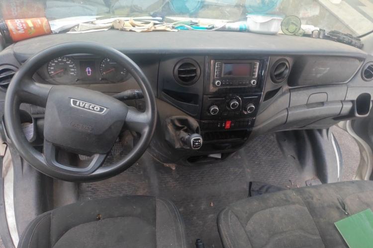 Used Iveco Eurocargo 2021 2.0T Manual Super Rui Long Wheelbase Short Overhang High Roof Side-Sliding Door F1A Center Console