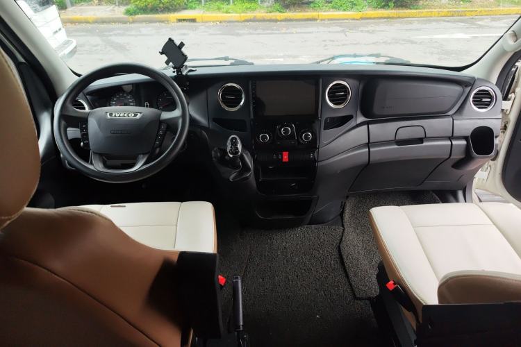 Used Iveco Eurocargo 2021 3.0T Automatic M1 Dedicated Platform Long Wheelbase High Roof Side-Sliding Doors F1C Center Console