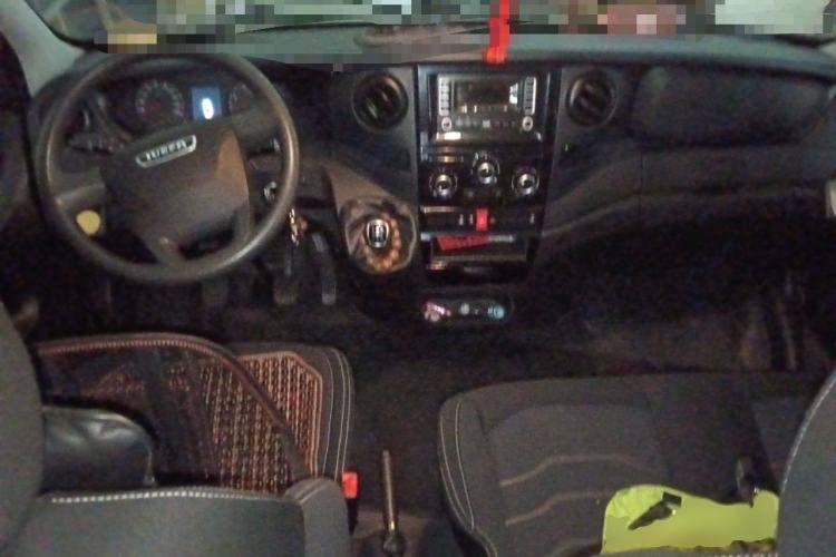 Used Iveco Eurocargo 2021 2.0T Manual Super-Rui Short Wheelbase Low-Roof Side-Hinged Door F1A Center Console