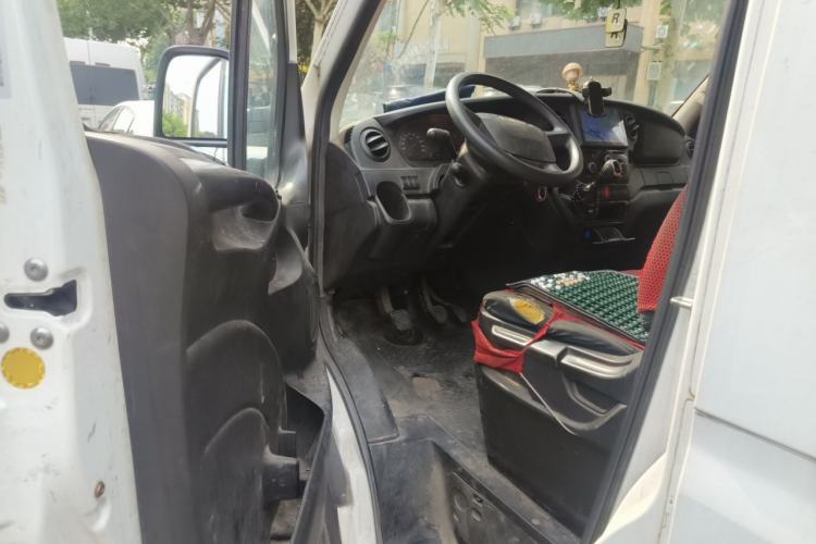 Used Iveco Eurocargo 2021 2.0T Manual Super Rui Long Wheelbase Short Overhang High Roof Side-Sliding Door F1A Driver Seat