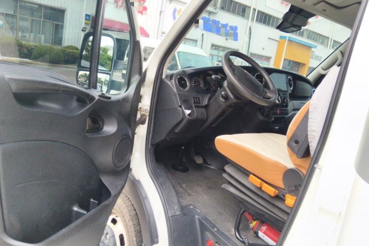 Used Iveco Eurocargo 2021 3.0T Automatic Chaorui Long-Wheelbase High-Roof Side-Sliding Door F1C (For Modification Only) Driver Seat
