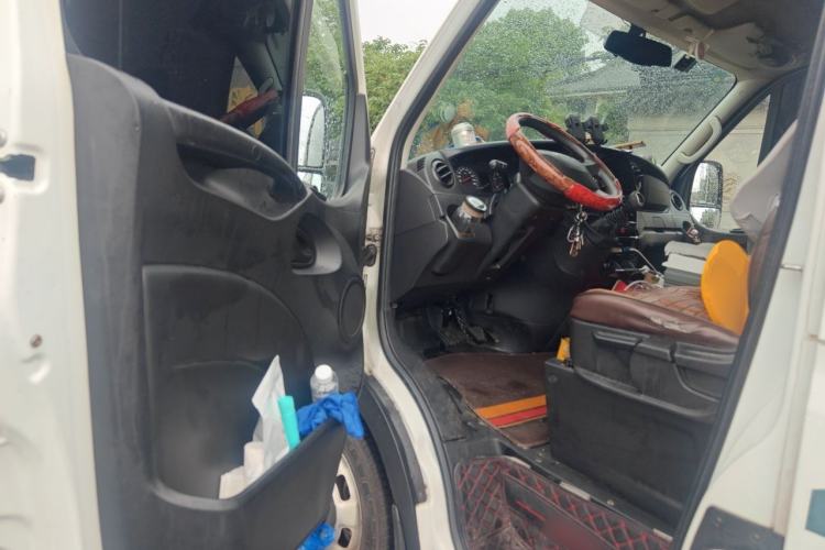 Used Iveco Eurocargo 2021 2.0T Manual Super Rui Long Wheelbase Short Overhang High Roof Side-Sliding Door F1A Driver Seat