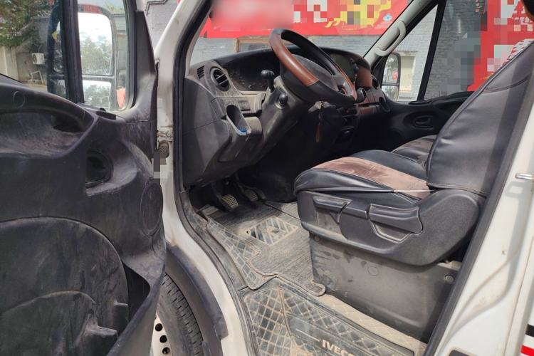 Used Iveco Eurocargo 2021 2.0T Manual Super-Rui Short Wheelbase Low-Roof Side-Hinged Door F1A Driver Seat