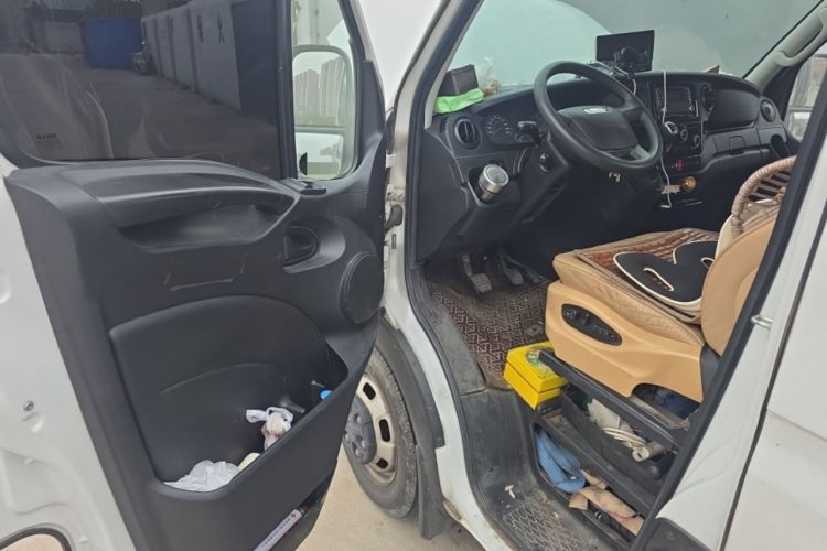 Used Iveco Eurocargo 2021 2.0T Manual Super-Rui Long Wheelbase Short Overhang High Roof Manual Doors F1A Driver Seat