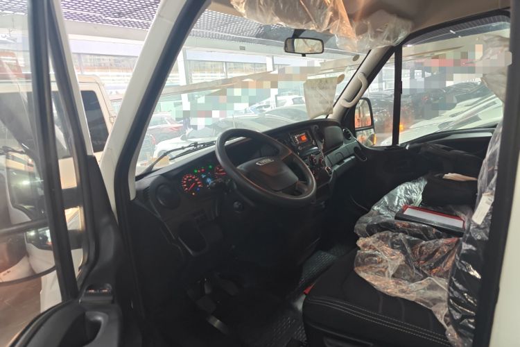 Used Iveco Eurocargo 2021 2.0T Manual Super-Rui Short Wheelbase High-Roof Side-Sliding Door F1A Driver Seat