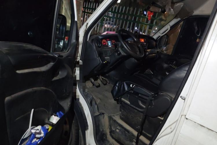 Used Iveco Eurocargo 2021 2.0T Manual Super Rui Long Wheelbase Short Overhang High Roof Side-Sliding Door F1A Driver Seat