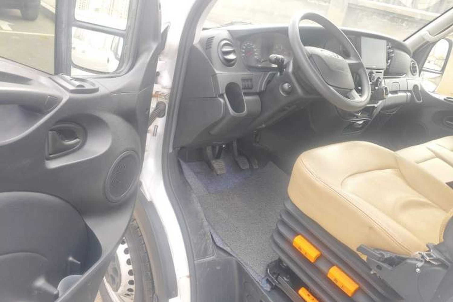 Used Iveco Eurocargo 2021 2.0T Manual Super-Rui Short Wheelbase Low-Roof Side-Hinged Door F1A Driver Seat