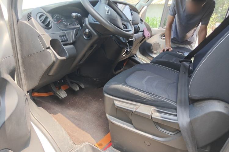 Used Iveco Eurocargo 2021 2.0T Manual Super-Rui Short Wheelbase High-Roof Side-Sliding Door F1A Driver Seat