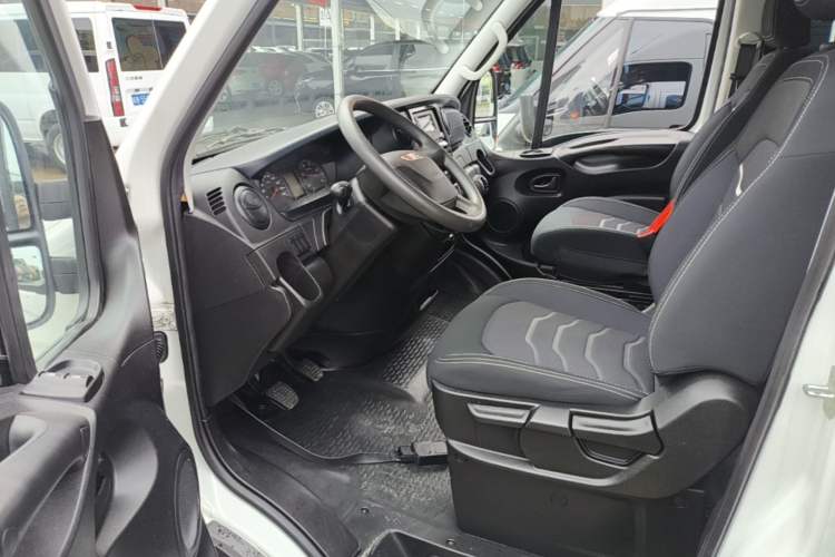 Used Iveco Eurocargo 2021 2.0T Manual Super-Rui Long Wheelbase Short Overhang High Roof Manual Doors F1A Driver Seat