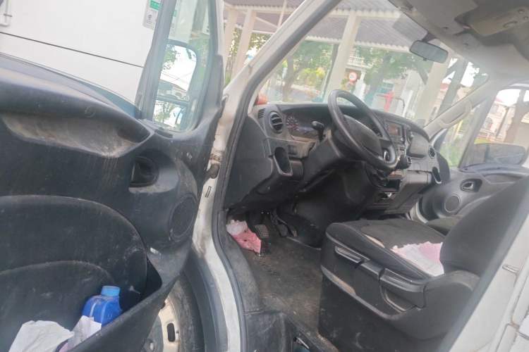 Used Iveco Eurocargo 2021 2.0T Manual Super Rui Long Wheelbase Short Overhang High Roof Side-Sliding Door F1A Driver Seat
