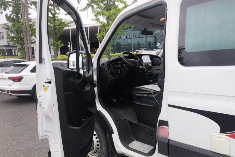 Used Iveco Eurocargo 2021 2.0T Manual Super-Rui Short Wheelbase Low-Roof Side-Hinged Door F1A Driver Seat