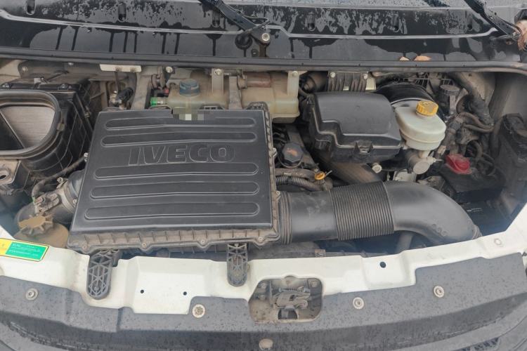 Used Iveco Eurocargo 2021 2.0T Manual Super Rui Long Wheelbase Short Overhang High Roof Side-Sliding Door F1A Engine Bay