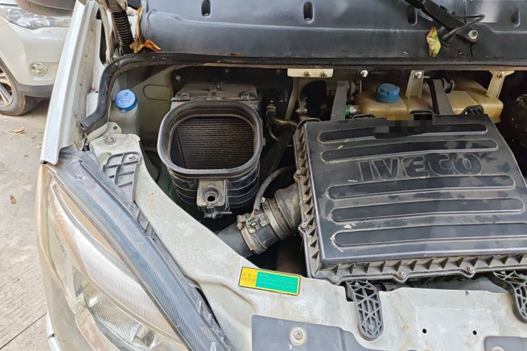 Used Iveco Eurocargo 2021 3.0T Automatic Chao Rui Short Wheelbase Low-Roof Side-Sliding Door F1C Engine Bay Right