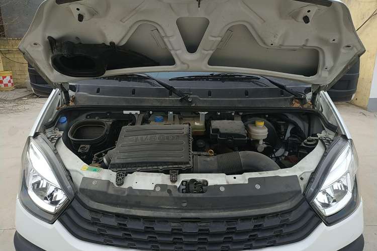 Used Iveco Eurocargo 2021 2.0T Manual - Yunrui Short Wheelbase Low-Roof Side-Sliding Door F1A Engine Bay
