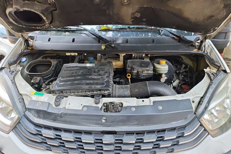 Used Iveco Eurocargo 2021 3.0T Automatic Chao Rui Short Wheelbase Low-Roof Side-Sliding Door F1C Engine Bay