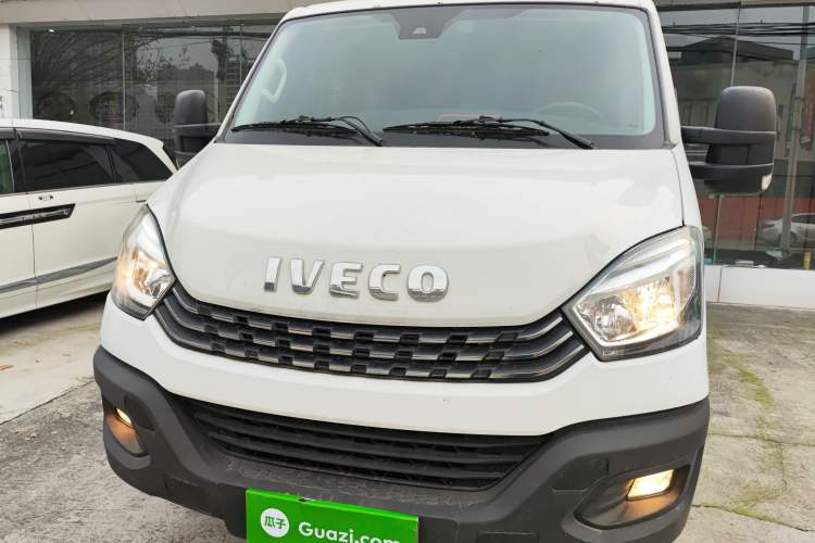 Used Iveco Eurocargo 2021 3.0T Automatic Chao Rui Short Wheelbase Low-Roof Side-Sliding Door F1C Exterior 1