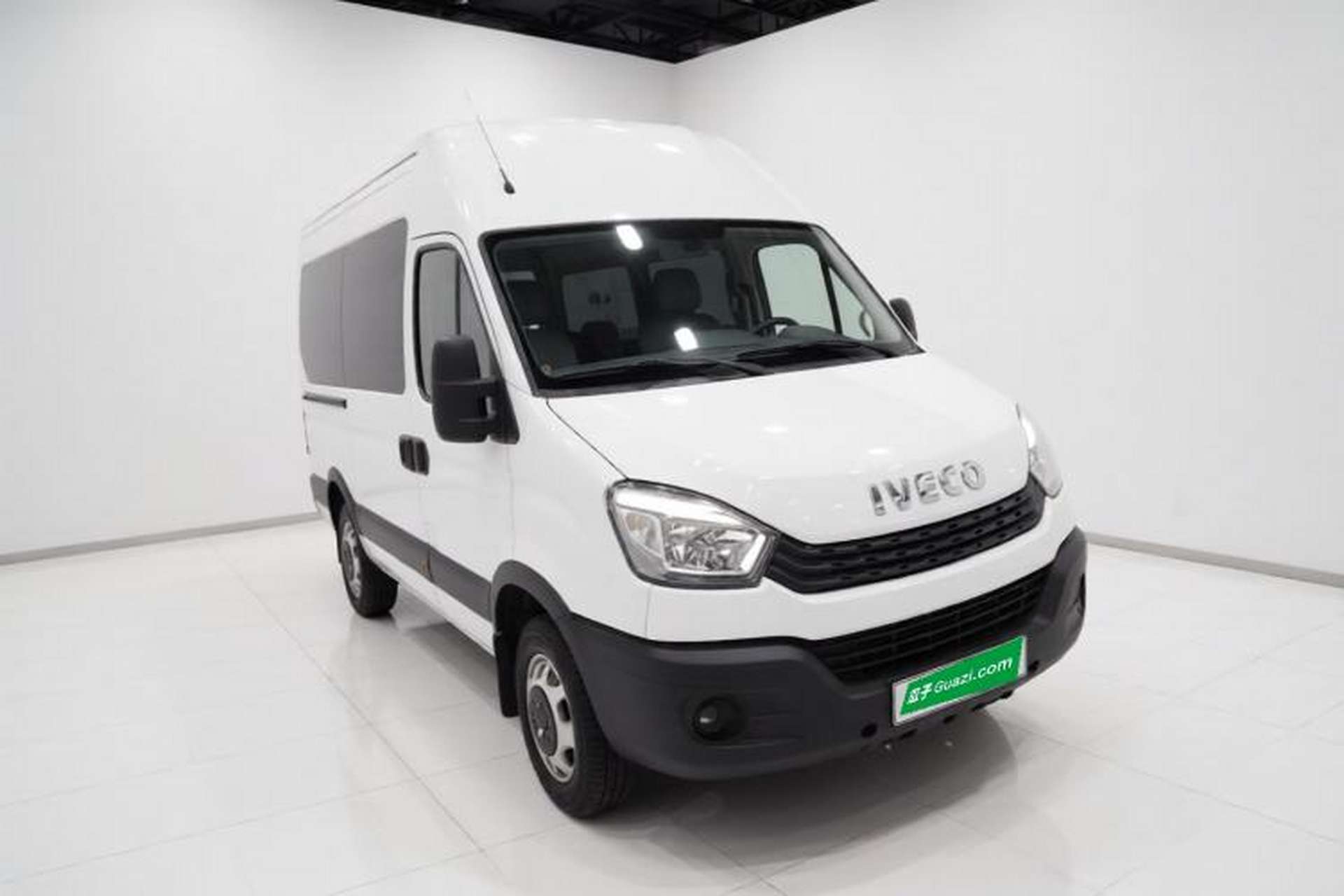 Used Iveco Eurocargo 2021 2.0T Manual Super-Rui Short Wheelbase Low-Roof Side-Hinged Door F1A Exterior 2