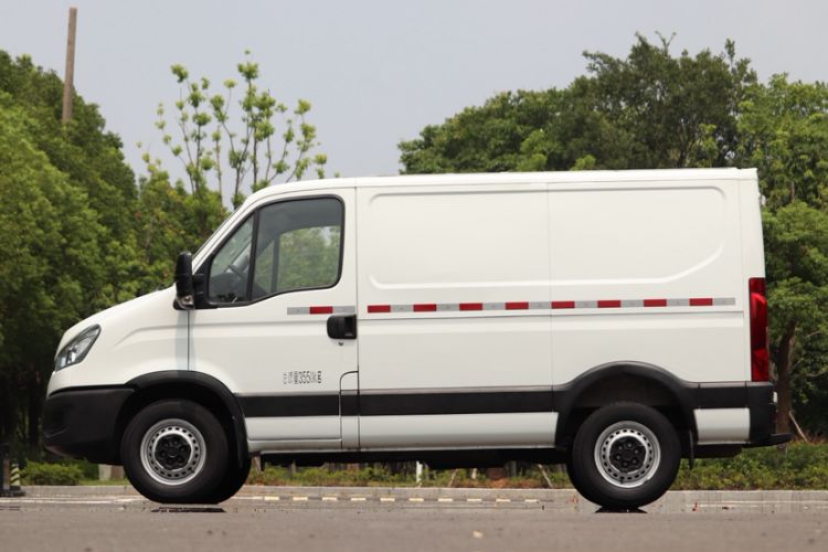 Used Iveco Eurocargo 2021 2.0T Manual - Yunrui Short Wheelbase Low-Roof Manual Door F1A Exterior 2