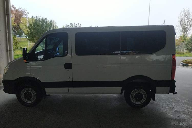 Used Iveco Eurocargo 2021 2.0T Manual Super-Rui Short Wheelbase Low-Roof Side-Hinged Door F1A Exterior 3