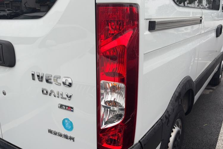 Used Iveco Eurocargo 2021 2.0T Manual Super-Rui Short Wheelbase Low-Roof Side-Hinged Door F1A Exterior 3