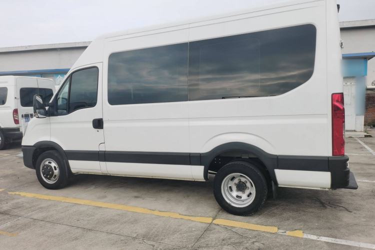 Used Iveco Eurocargo 2021 2.0T Manual Super-Rui Long Wheelbase Short Overhang High Roof Manual Doors F1A Exterior 3