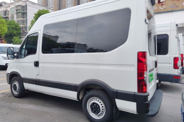 Used Iveco Eurocargo 2021 2.0T Manual Super-Rui Short Wheelbase High-Roof Side-Sliding Door F1A Exterior 3