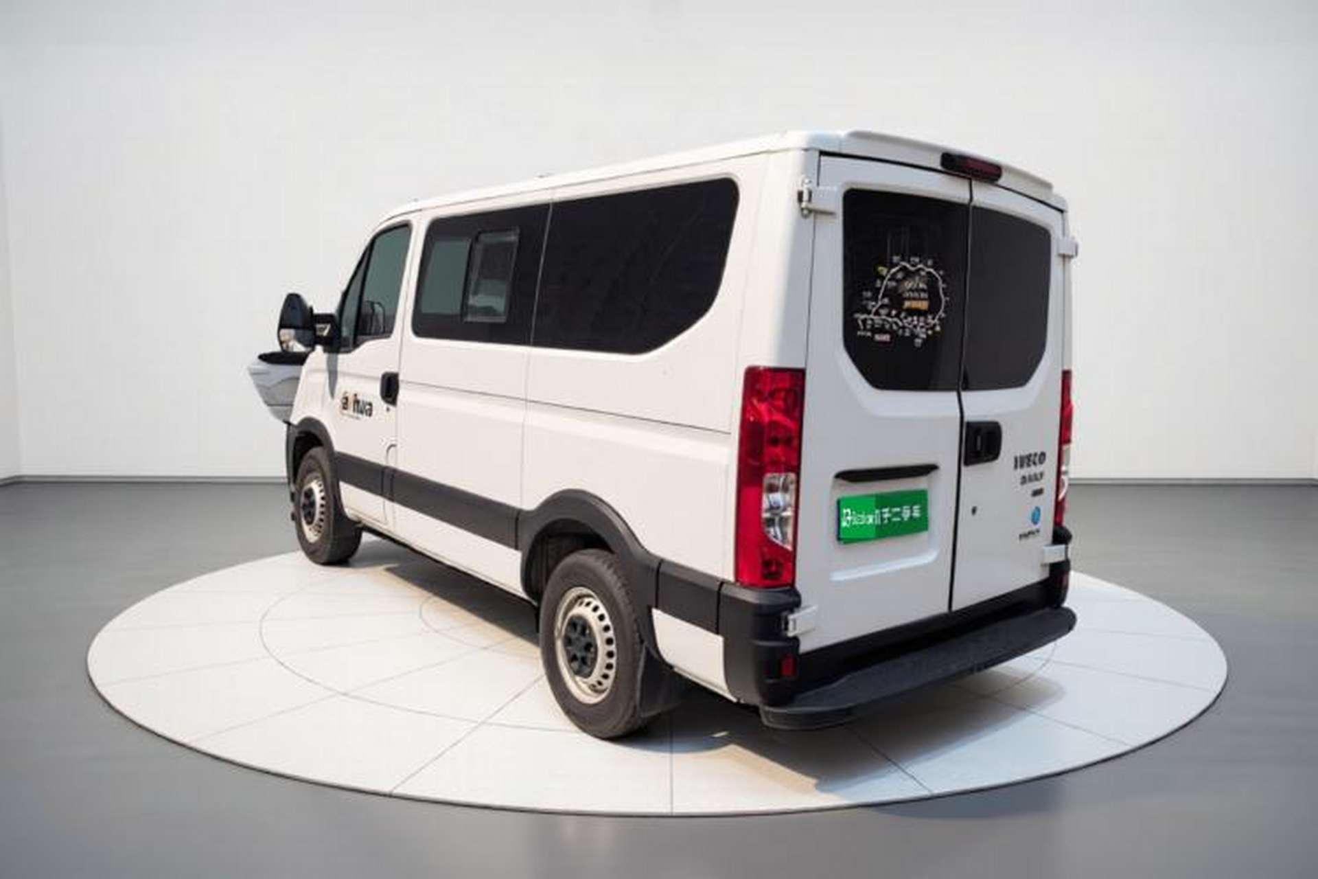 Used Iveco Eurocargo 2021 2.0T Manual Super-Rui Short Wheelbase Low-Roof Side-Hinged Door F1A Exterior 3