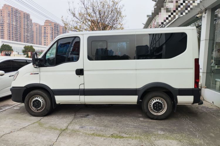 Used Iveco Eurocargo 2021 3.0T Automatic Chao Rui Short Wheelbase Low-Roof Side-Sliding Door F1C Exterior 3