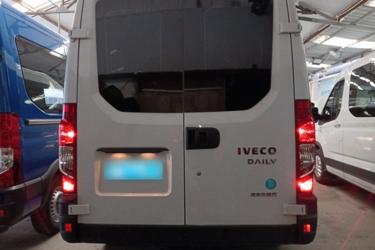 Used Iveco Eurocargo 2021 3.0T Automatic Super-Rui Long Wheelbase Short Overhang High Roof Manual Doors F1C Exterior 4