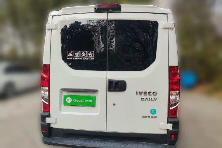 Used Iveco Eurocargo 2021 3.0T Automatic Chao Rui Short Wheelbase Low-Roof Side-Sliding Door F1C Exterior 4