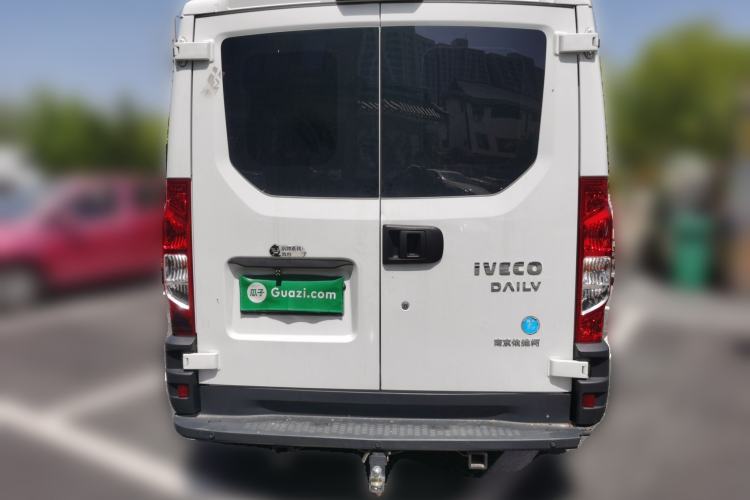 Used Iveco Eurocargo 2021 3.0T Automatic Chao Rui Short Wheelbase Low-Roof Side-Sliding Door F1C Exterior 4