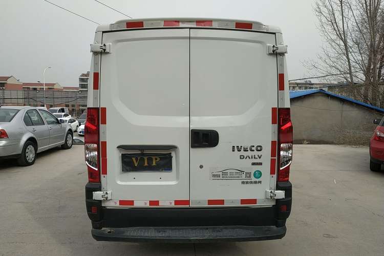 Used Iveco Eurocargo 2021 2.0T Manual - Yunrui Short Wheelbase Low-Roof Side-Sliding Door F1A Exterior 4