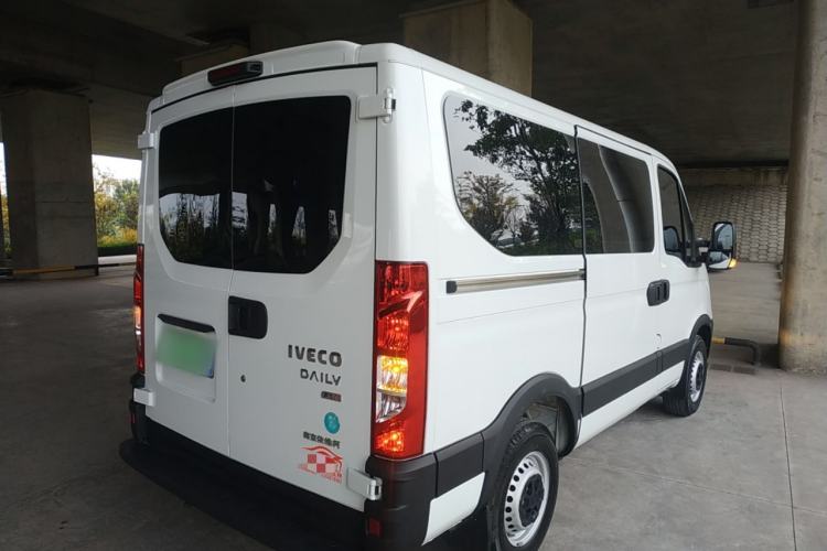 Used Iveco Eurocargo 2021 2.0T Manual Super-Rui Short Wheelbase Low-Roof Side-Hinged Door F1A Exterior 5