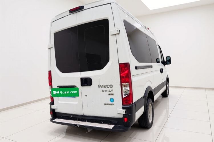 Used Iveco Eurocargo 2021 2.0T Manual Super-Rui Short Wheelbase Low-Roof Side-Hinged Door F1A Exterior 5
