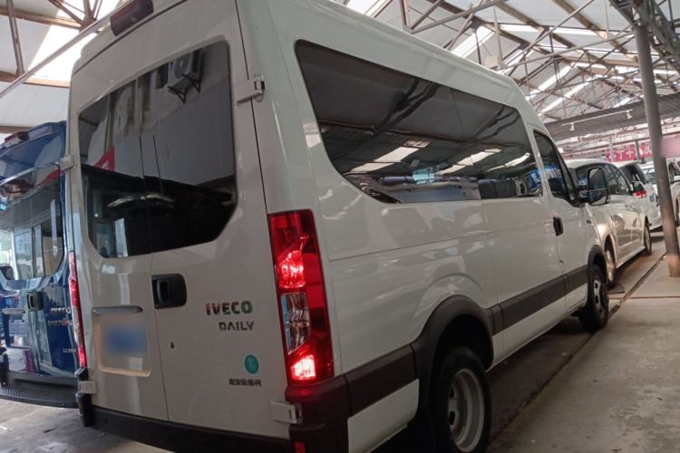Used Iveco Eurocargo 2021 3.0T Automatic Super-Rui Long Wheelbase Short Overhang High Roof Manual Doors F1C Exterior 5