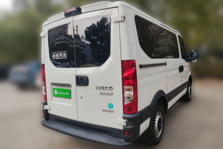 Used Iveco Eurocargo 2021 3.0T Automatic Chao Rui Short Wheelbase Low-Roof Side-Sliding Door F1C Exterior 5