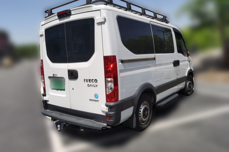 Used Iveco Eurocargo 2021 3.0T Automatic Chao Rui Short Wheelbase Low-Roof Side-Sliding Door F1C Exterior 5