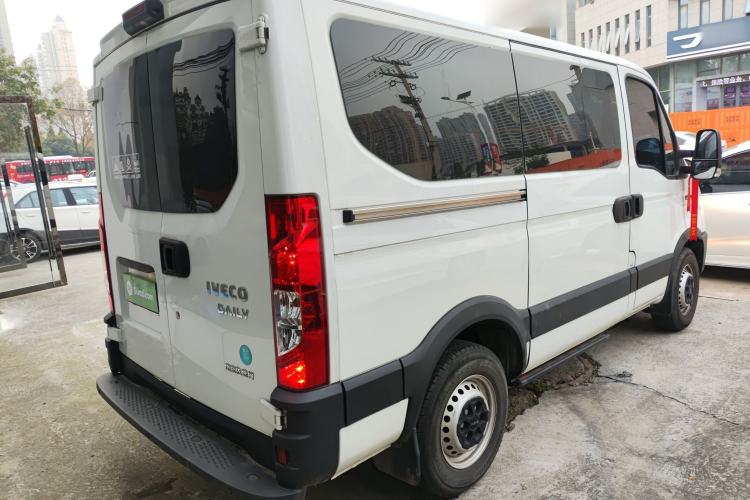 Used Iveco Eurocargo 2021 3.0T Automatic Chao Rui Short Wheelbase Low-Roof Side-Sliding Door F1C Exterior 5