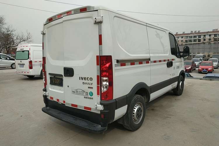 Used Iveco Eurocargo 2021 2.0T Manual - Yunrui Short Wheelbase Low-Roof Side-Sliding Door F1A Exterior 5
