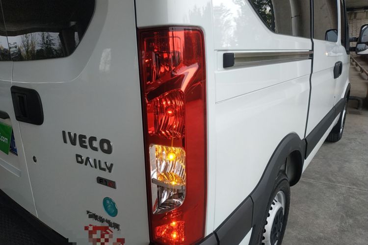 Used Iveco Eurocargo 2021 2.0T Manual Super-Rui Short Wheelbase Low-Roof Side-Hinged Door F1A Exterior 6