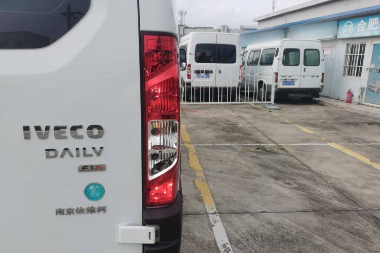 Used Iveco Eurocargo 2021 2.0T Manual Super-Rui Long Wheelbase Short Overhang High Roof Manual Doors F1A Exterior 6