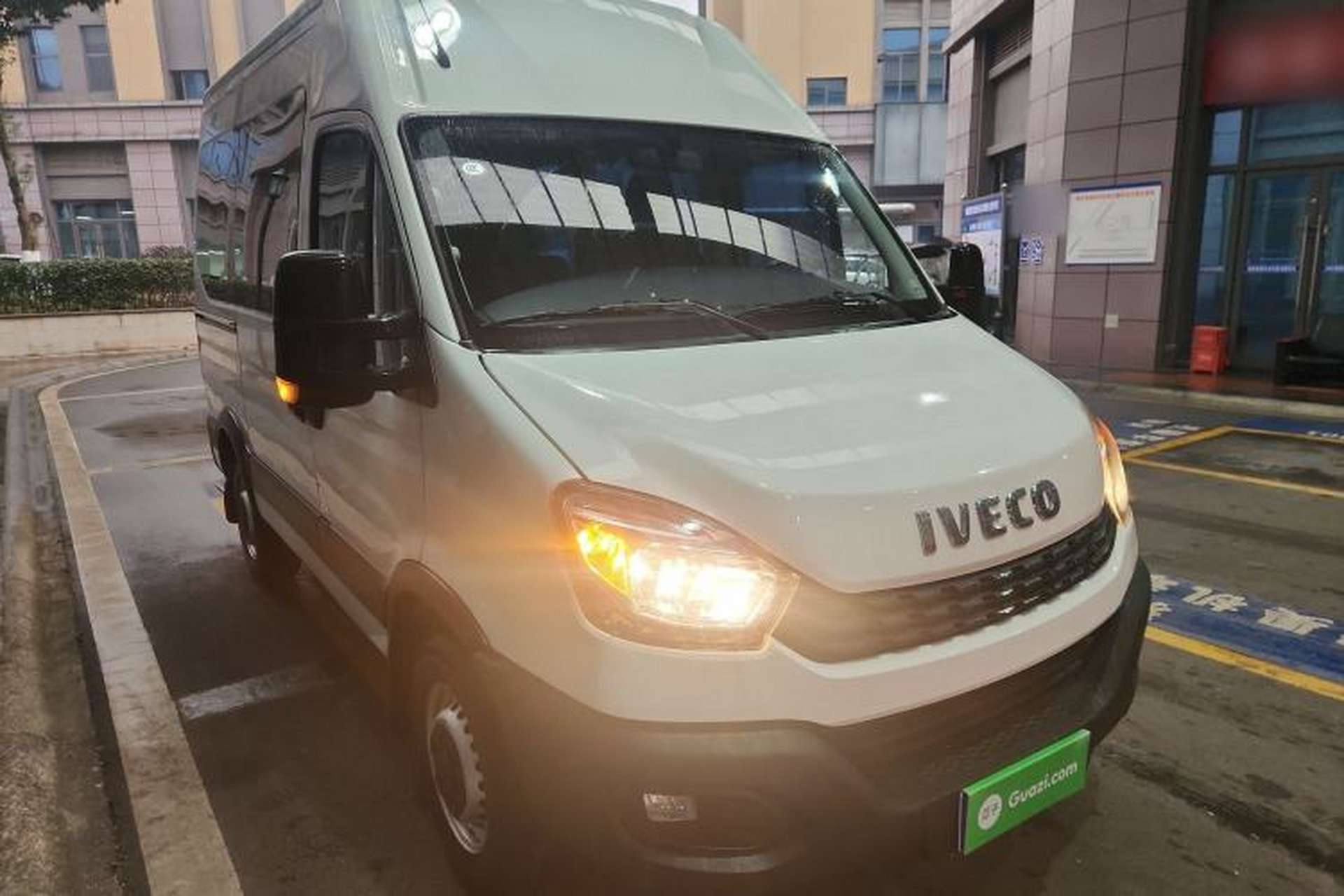 Used Iveco Eurocargo 2021 2.0T Manual Super-Rui Short Wheelbase High-Roof Side-Sliding Door F1A Front Right 45 Deg